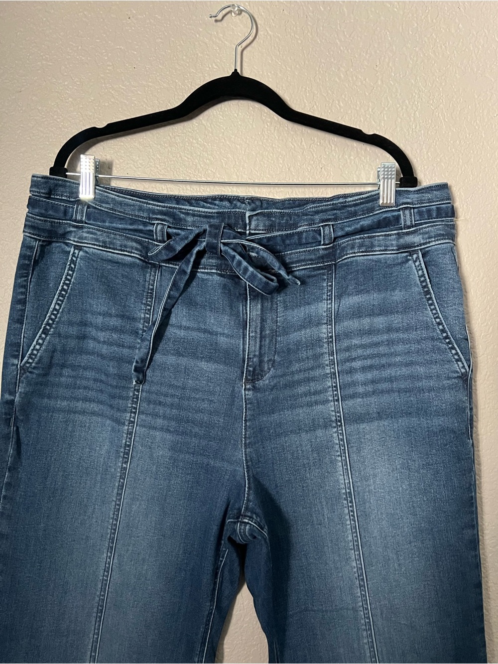 Torrid High-Rise Flare Tie-Belt Jeans Size 18S Medium Wash - Picture 3 of 8